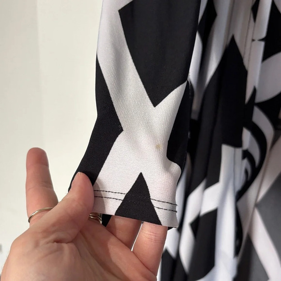 ✨ Frank Lyman Design Black/White Geometric Open-Front Cardigan – Size 22 - Picture 5 of 6